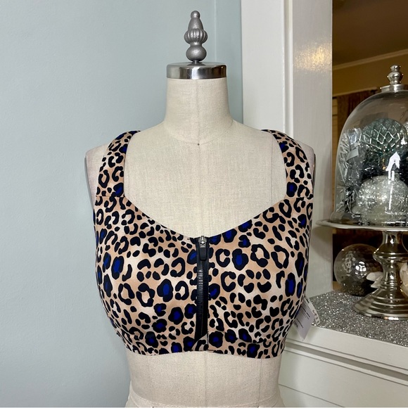 Victoria's Secret Incredible Knockout Ultra Max Front-Close Lightly Padded Bra - Picture 3 of 11